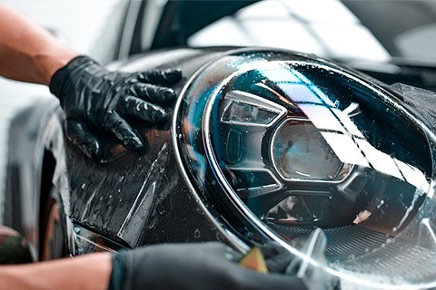 Samodzielne zabezpieczenie reflektorów folią